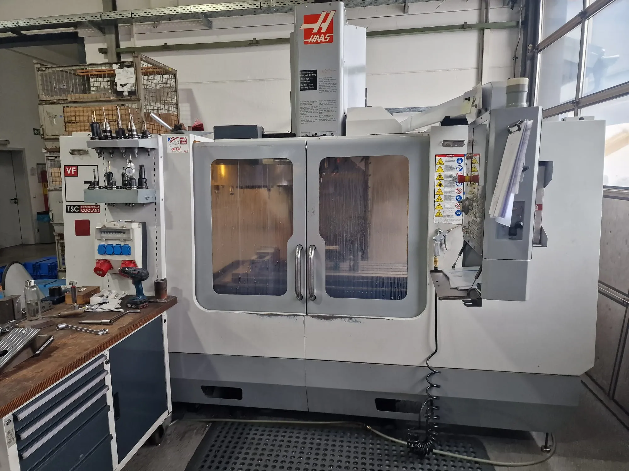 Bearbeitungszentrum - Vertikal HAAS VF-3 703 Aufrufe